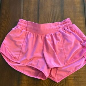 Pink Lululemon Hotty hot 2.5 in  short